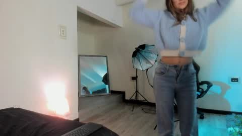 zoe_dear online show from 6, 4, 2026