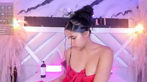 Zoey  online show from 18, 4, 2026