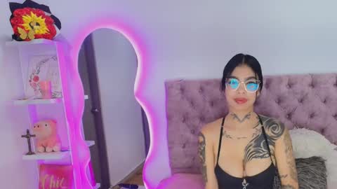 zoe_kravitx_ online show from 7, 4, 2026