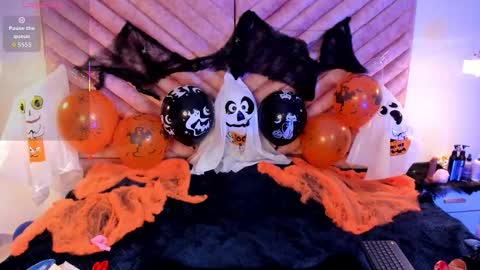 Snapshot of zoe_ll chatting on 23, 10, 2025 SWEET ZOE online show from 23, 10, 2025