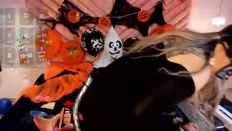 Snapshot of zoe_ll chatting on 25, 10, 2025 SWEET ZOE online show from 25, 10, 2025