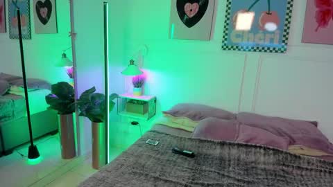 Zoe Lynch online show from 6, 3, 2026