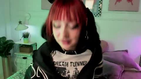 Snapshot of zoe_lynch_ chatting on 11, 5, 2026 Zoe Lynch online show from 11, 5, 2026