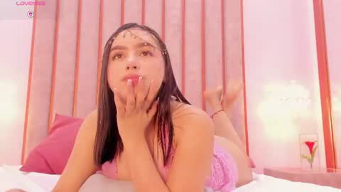 Snapshot of zoe_monrow chatting on 5, 8, 2026 Zoe Monrow online show from 5, 8, 2026