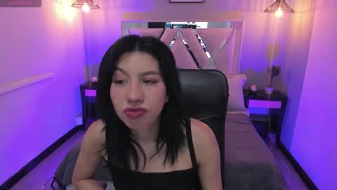 zoe_moreau online show from 23, 3, 2026