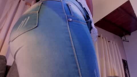 Snapshot of zoe_roux210949 chatting on 25, 10, 2025 Zoe online show from 25, 10, 2025