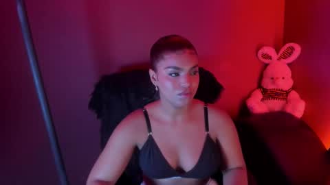 Snapshot of zoe_roux210949 chatting on 29, 10, 2025 Zoe online show from 29, 10, 2025