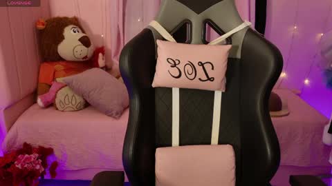 zoe_sullivan_ online show from 8, 4, 2026