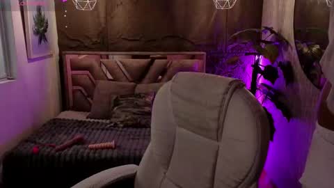 Snapshot of zoee_kiss_ chatting on 23, 7, 2026 ZOE online show from 23, 7, 2026