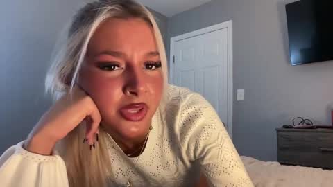 Snapshot of zoegabrielle chatting on 8, 12, 2024 Zoe online show from 8, 12, 2024