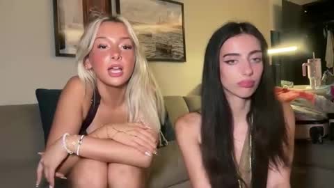 Snapshot of zoegabrielle chatting on 2, 6, 2026 Zoe online show from 2, 6, 2026