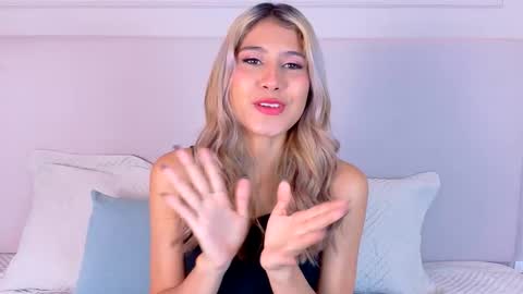 Snapshot of zoehangel chatting on 30, 9, 2025 Zoe online show from 30, 9, 2025