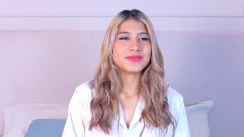 Snapshot of zoehangel chatting on 3, 10, 2025 Zoe online show from 3, 10, 2025