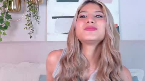 Snapshot of zoehangel chatting on 5, 10, 2025 Zoe online show from 5, 10, 2025