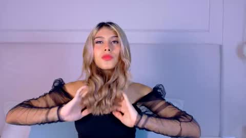 Snapshot of zoehangel chatting on 7, 10, 2025 Zoe online show from 7, 10, 2025