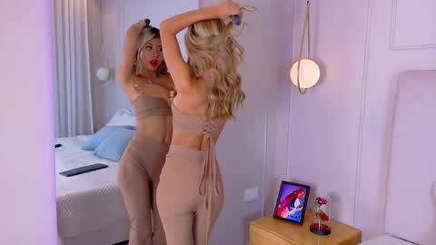 Snapshot of zoehangel chatting on 21, 10, 2025 Zoe online show from 21, 10, 2025