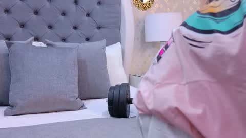 Zoe Krug online show from 17, 9, 2025