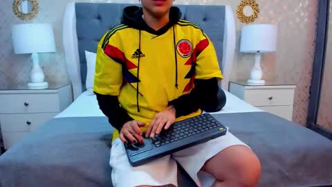 Zoe Krug online show from 11, 10, 2025