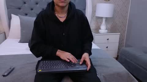 Zoe Krug online show from 20, 10, 2025