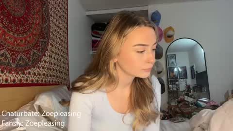 Snapshot of zoepleasing chatting on 7, 10, 2025 zoepleasing online show from 7, 10, 2025
