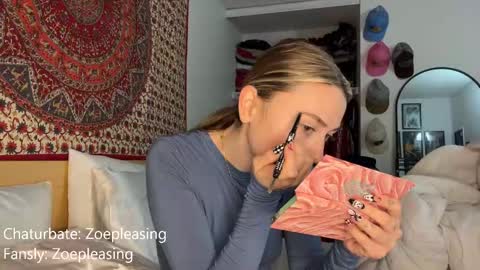 Snapshot of zoepleasing chatting on 14, 10, 2025 zoepleasing online show from 14, 10, 2025