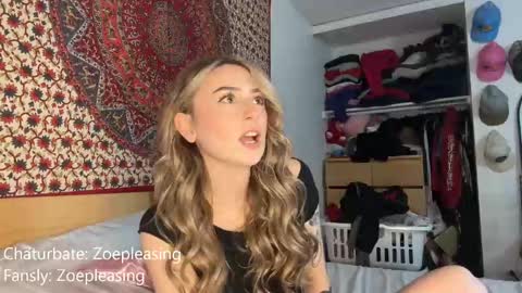 Snapshot of zoepleasing chatting on 17, 10, 2025 zoepleasing online show from 17, 10, 2025