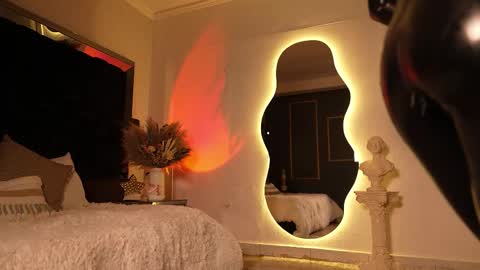 zoevidal_ online show from 11, 10, 2025