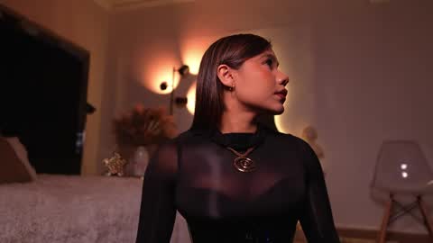 zoevidal_ online show from 19, 5, 2026