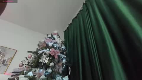 Snapshot of zoey_marye chatting on 16, 12, 2025 Zoey online show from 16, 12, 2025