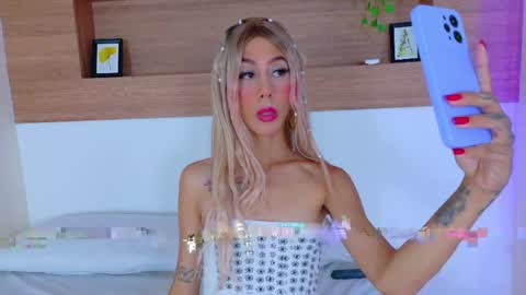 Snapshot of zoeypetit chatting on 24, 4, 2026 Zoey online show from 24, 4, 2026