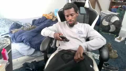 Snapshot of zoneingout chatting on 6, 11, 2025 zoneingout online show from 6, 11, 2025