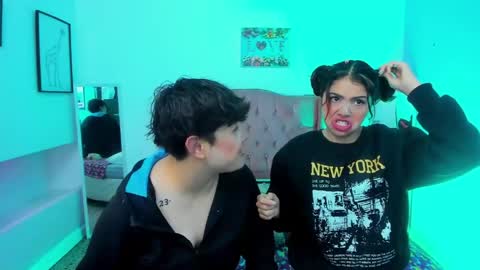 Snapshot of zooble_28 chatting on 30, 5, 2026 Nick And Mia online show from 30, 5, 2026