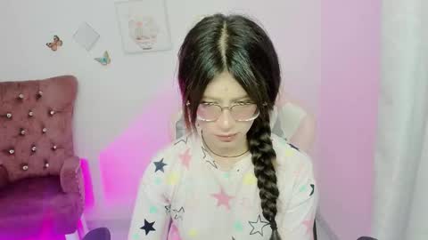 Snapshot of zooeybelair chatting on 30, 10, 2025 Alicie online show from 30, 10, 2025
