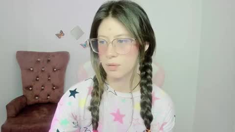 Snapshot of zooeybelair chatting on 7, 11, 2025 Alicie online show from 7, 11, 2025