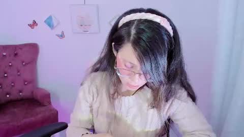 Snapshot of zooeybelair chatting on 15, 11, 2025 Alicie online show from 15, 11, 2025