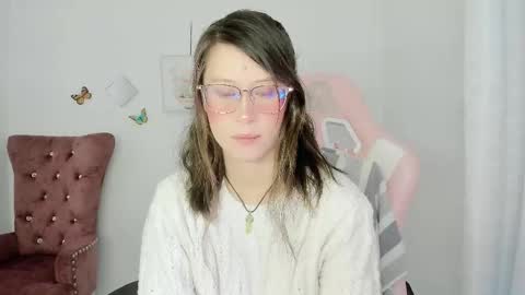 Snapshot of zooeybelair chatting on 21, 11, 2025 Alicie online show from 21, 11, 2025