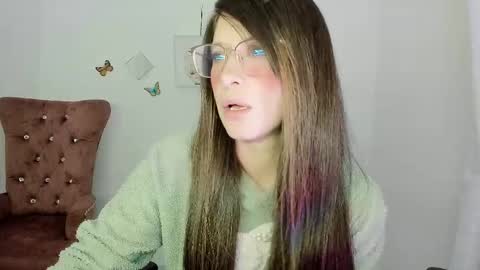 Snapshot of zooeybelair chatting on 1, 12, 2025 Alicie online show from 1, 12, 2025