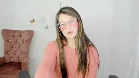 Snapshot of zooeybelair chatting on 3, 12, 2025 Alicie online show from 3, 12, 2025