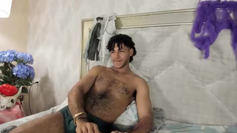 Snapshot of zyan_moreno chatting on 23, 10, 2025 zyan_moreno online show from 23, 10, 2025