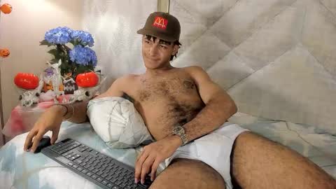 Snapshot of zyan_moreno chatting on 27, 10, 2025 zyan_moreno online show from 27, 10, 2025