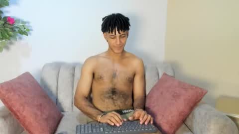 Snapshot of zyan_moreno chatting on 10, 11, 2025 zyan_moreno online show from 10, 11, 2025