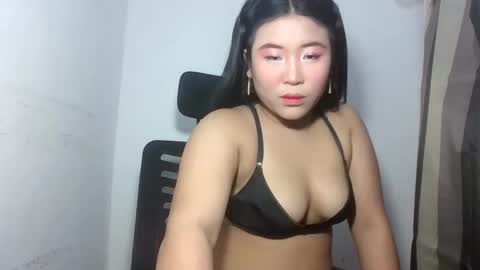 Snapshot of zyeii chatting on 21, 9, 2025 sweet lylia online show from 21, 9, 2025