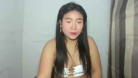 Snapshot of zyeii chatting on 19, 10, 2025 sweet lylia online show from 19, 10, 2025
