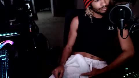 Snapshot of zylr chatting on 25, 10, 2025 mixedtwinklol online show from 25, 10, 2025