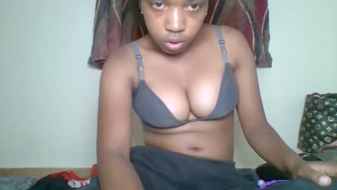 zyraelle_01 online show from 25, 4, 2026