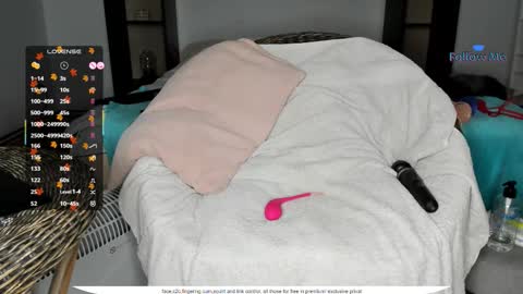 Snapshot of zzzbutterflyxxx chatting on 24, 10, 2025 Miss Carla online show from 24, 10, 2025