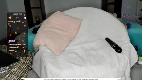 Snapshot of zzzbutterflyxxx chatting on 27, 10, 2025 Miss Carla online show from 27, 10, 2025