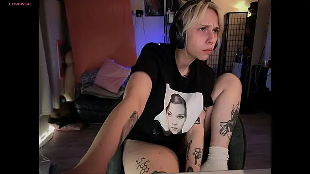 Snapshot of Mannarie_Madsinn chatting on 9, 9, 2025 Mannarie Madsinn online show from 9, 9, 2025