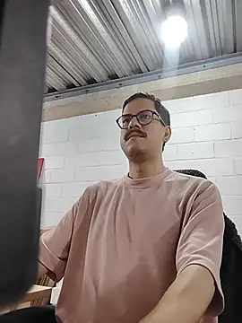 Snapshot of AndyHepburn chatting on 17, 10, 2025 AndyHepburn online show from 17, 10, 2025