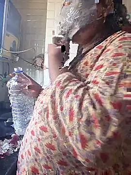 Snapshot of MOM-SUN-COUPLE chatting on 31, 3, 2026 MOM-SUN-COUPLE online show from 31, 3, 2026